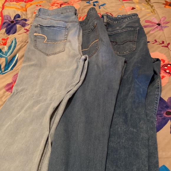 3 pair of American Eagle jeans.  1 Artist  Flair. 2 high rise Jegging 16 Long - Picture 8 of 11